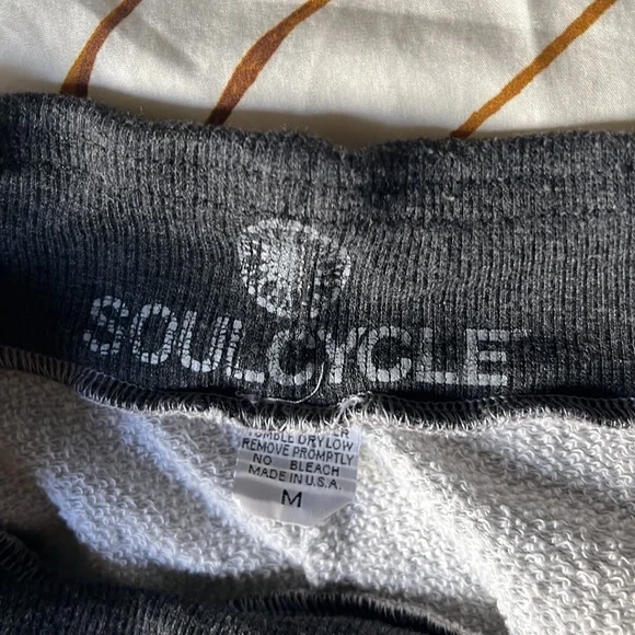 Soul cycle grey sweatsuit crew neck with elastic ankle jogger - Picture 9 of 10